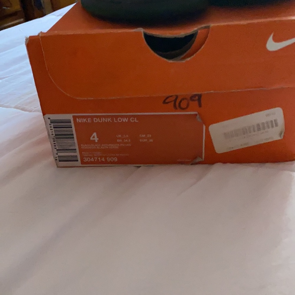 Nike Dunks ‘Rasta’ - Picture 2 of 5